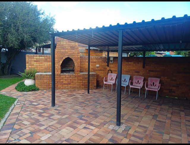 5 BEDROOM HOUSE FOR SALE IN SECUNDA CENTRAL